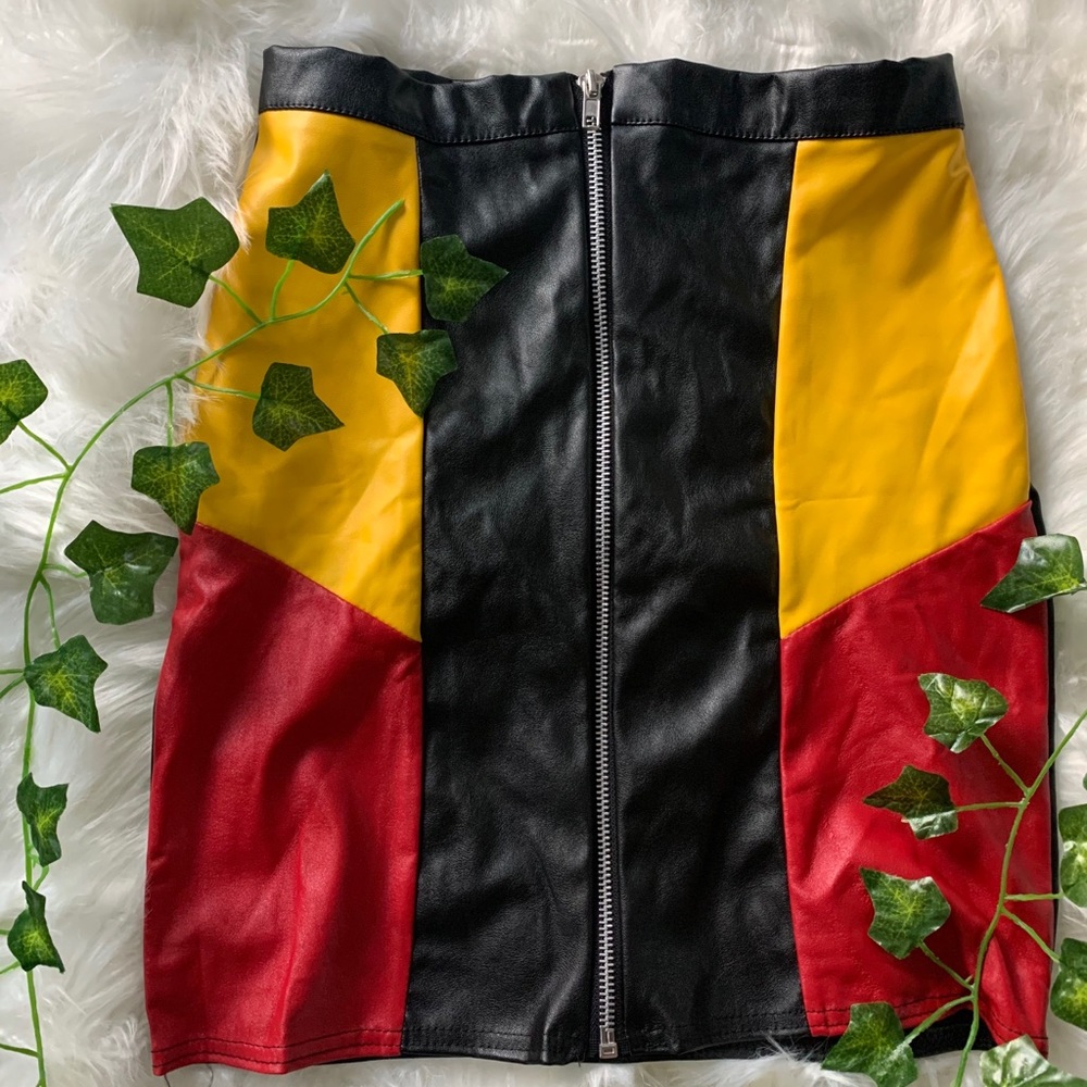 High Waist
Functional Zipper
NEVER WORN